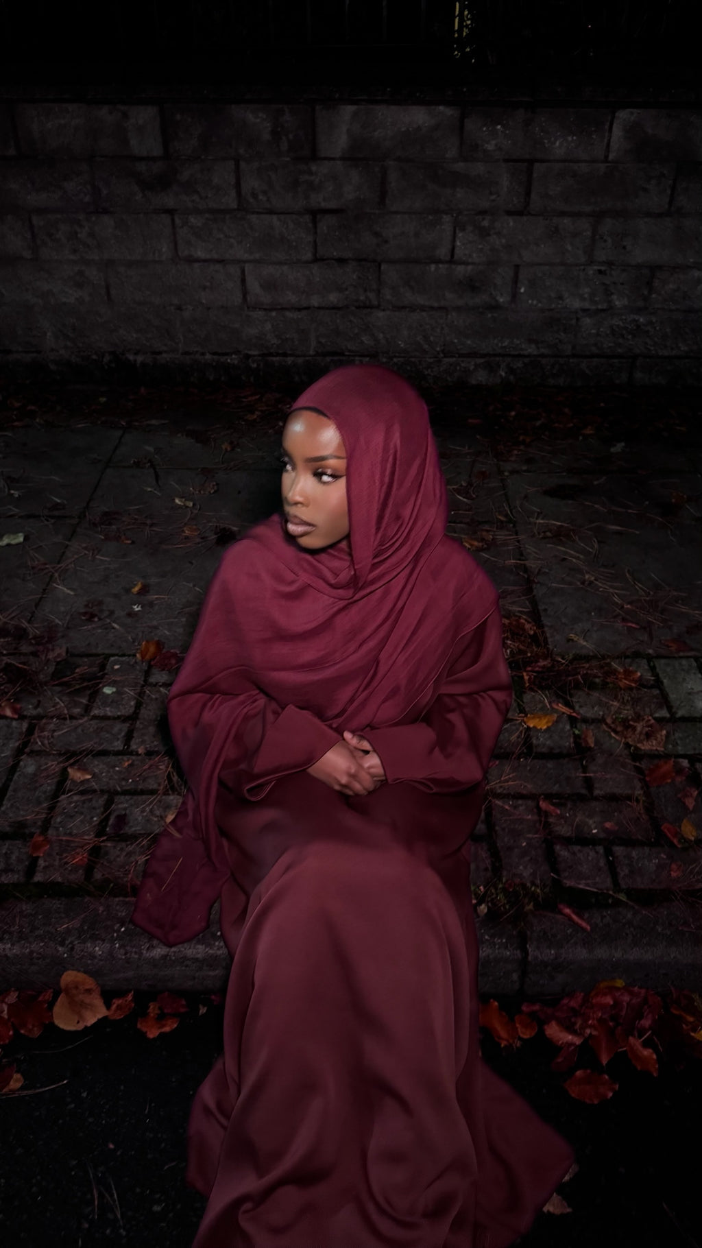 BURGUNDY -  NAJM CLOSED ABAYA