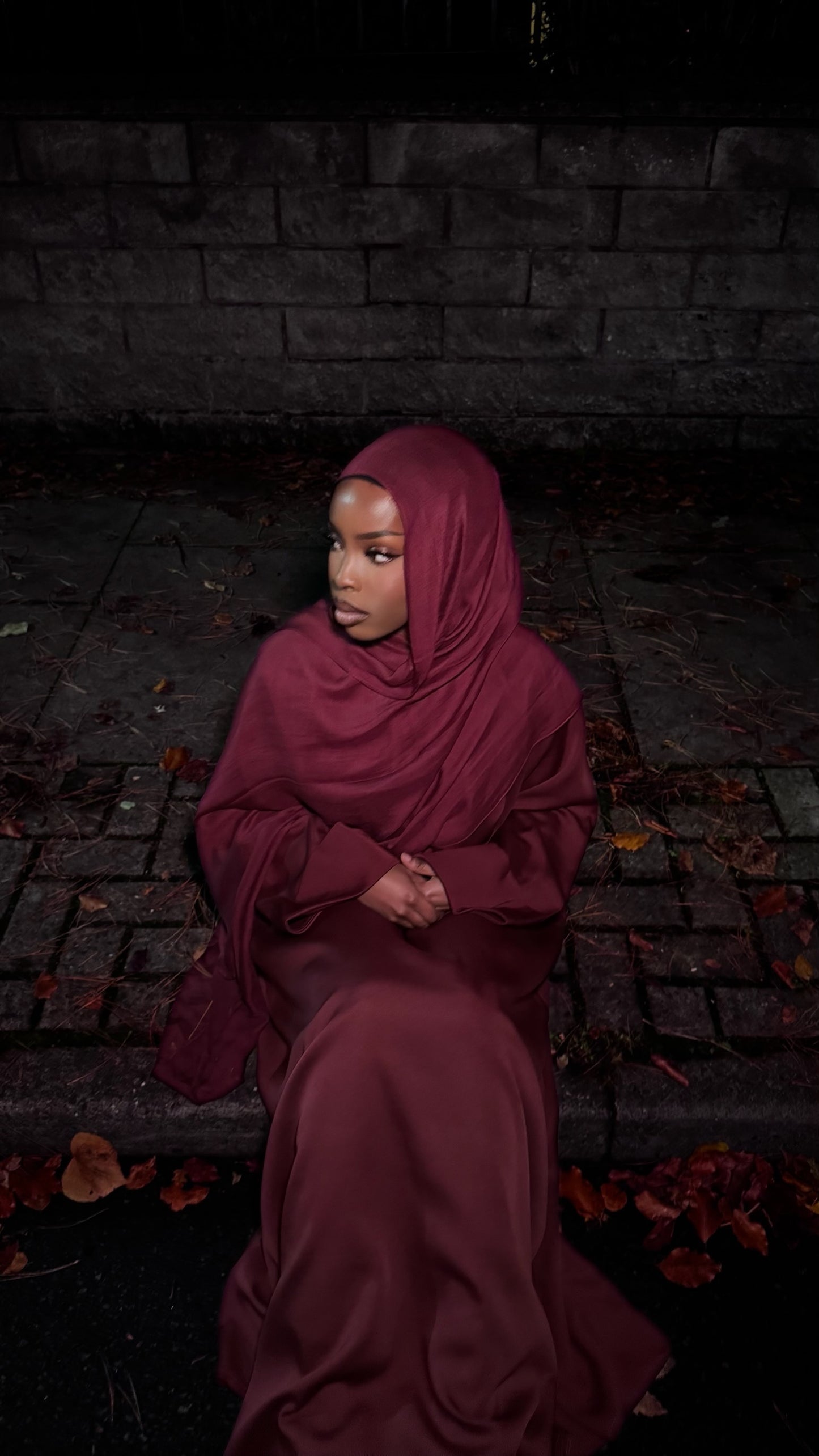 BURGUNDY -  NAJM CLOSED ABAYA