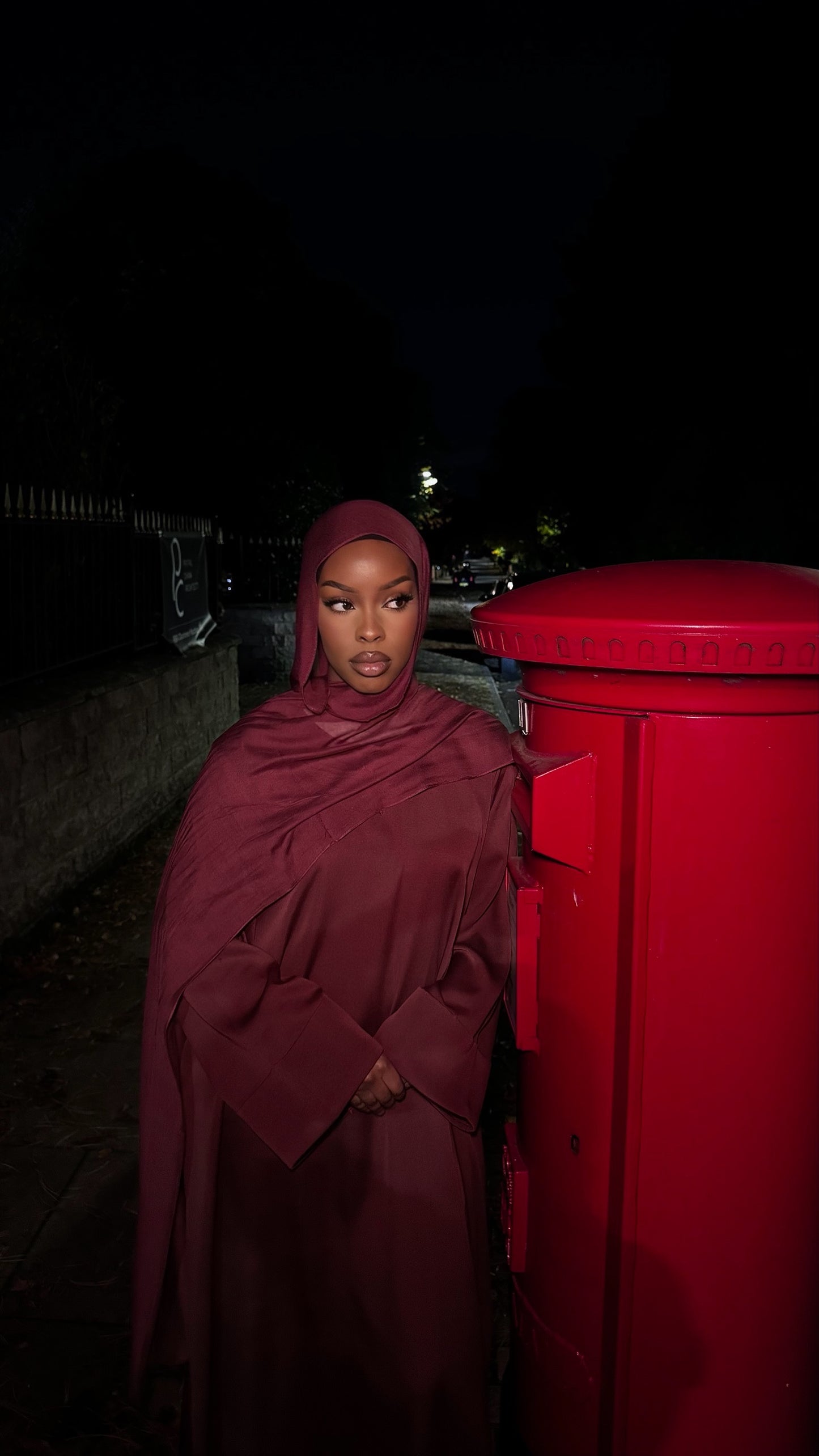 BURGUNDY -  NAJM CLOSED ABAYA