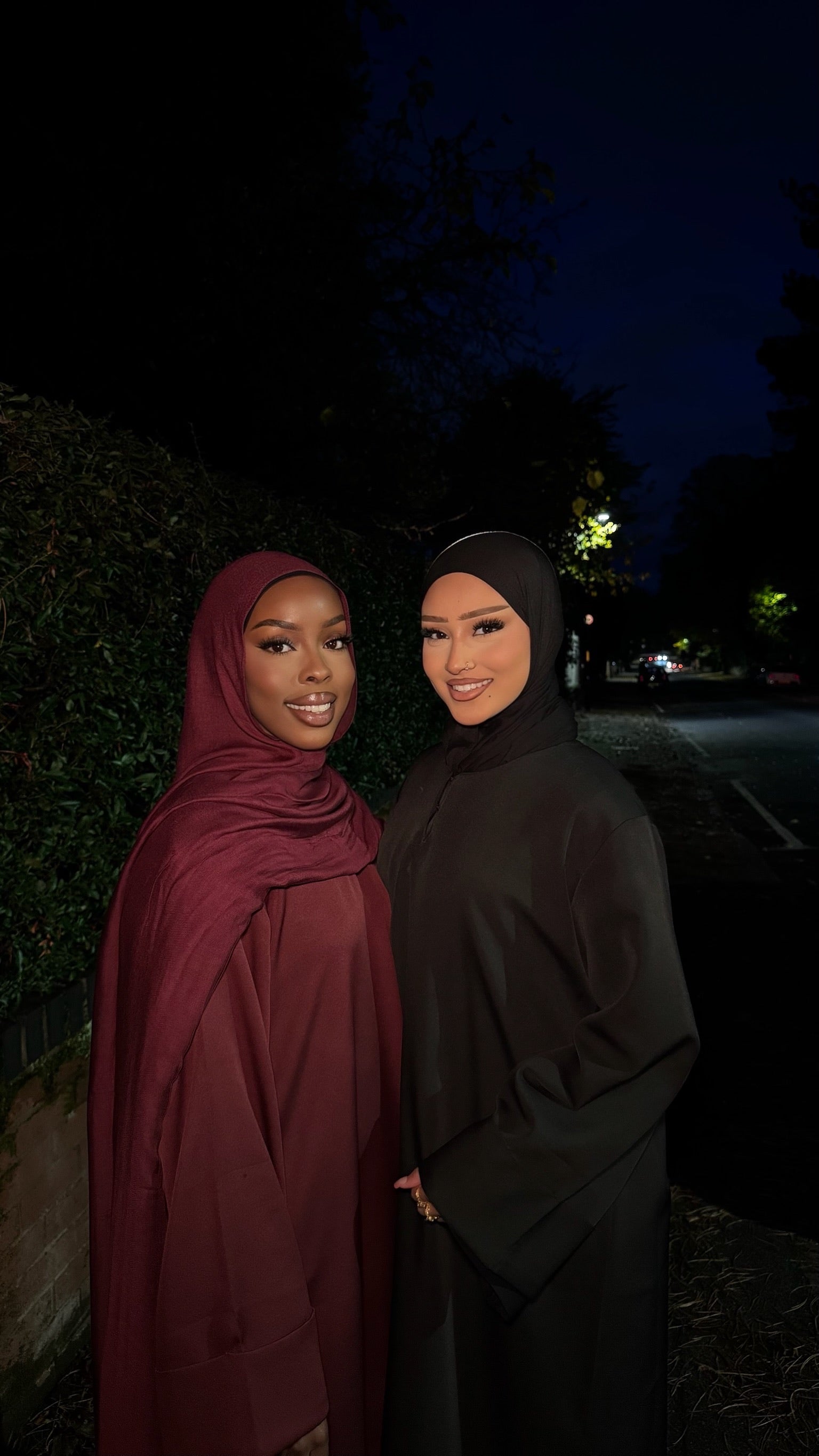BURGUNDY -  NAJM CLOSED ABAYA