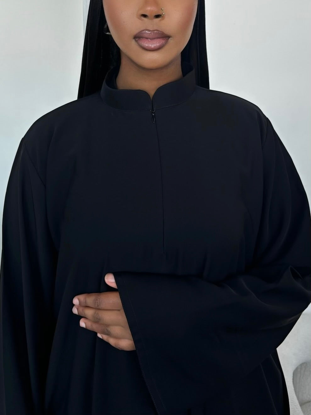 NOIR closed abaya - Zylia X Hindaliora