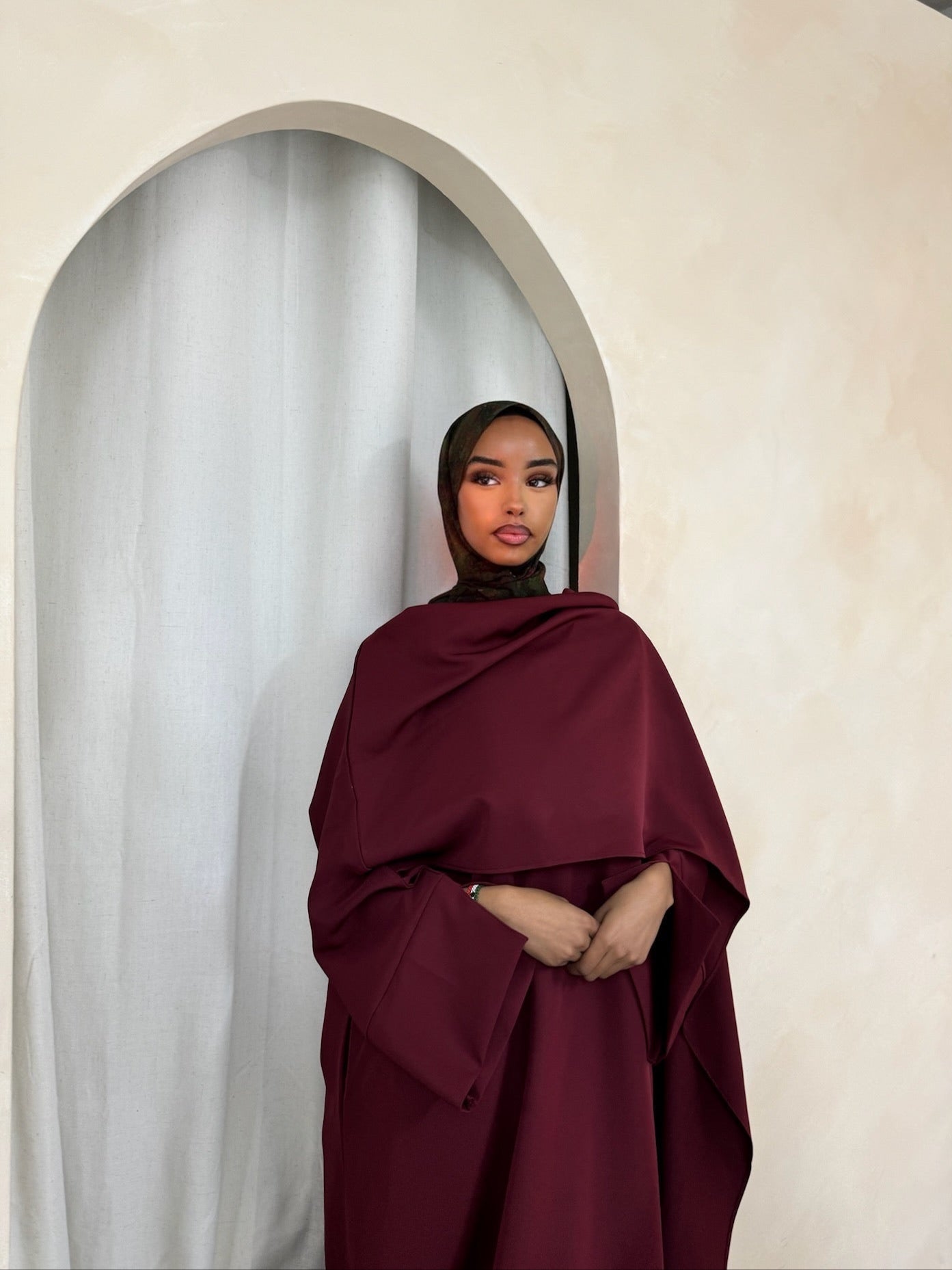 BURGUNDY SCARF ABAYA